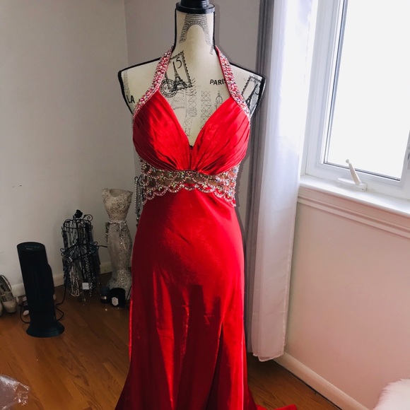 Tony Bowls Le Gala lady in red silk dress - Picture 2 of 4